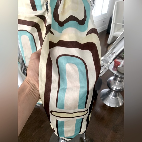 Silky Retro Scarf - Picture 2 of 2